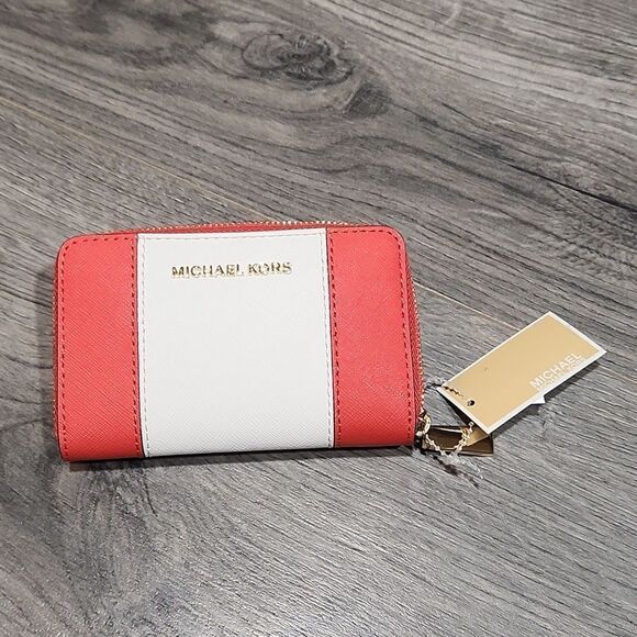 NWT Michael Kors Quilted Jet Set Coral & White Mini Zip Around Wallet - Picture 1 of 4